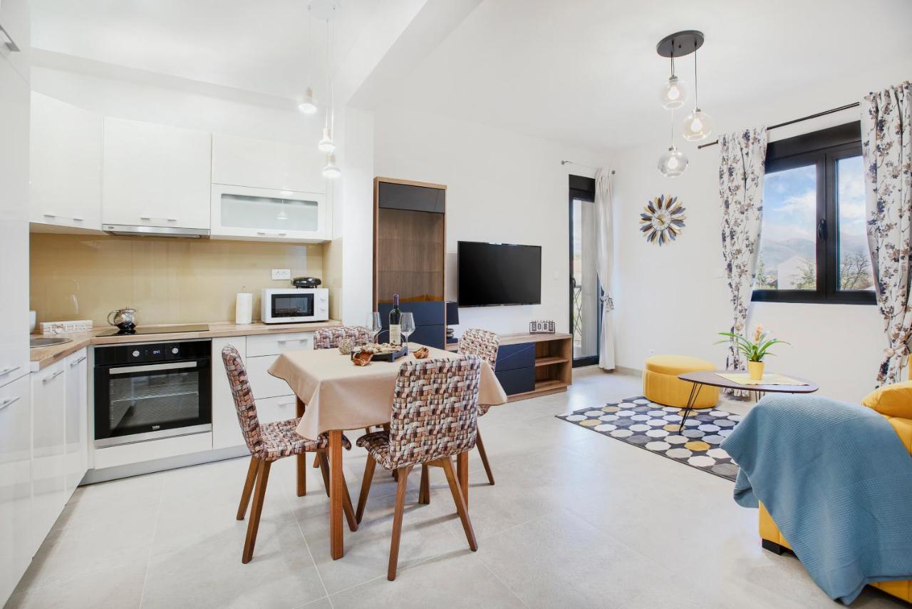 Ell Star Apartment Tivat Exterior photo