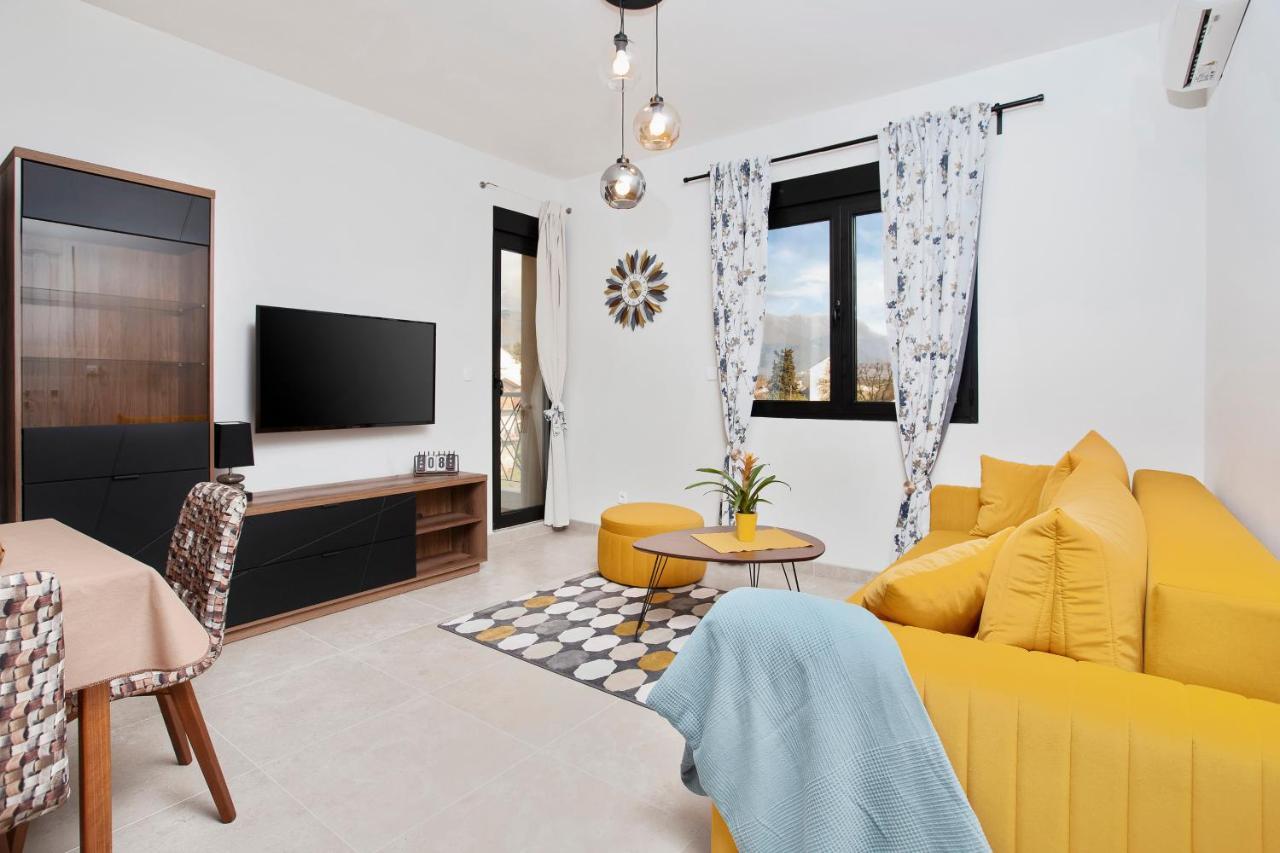 Ell Star Apartment Tivat Exterior photo
