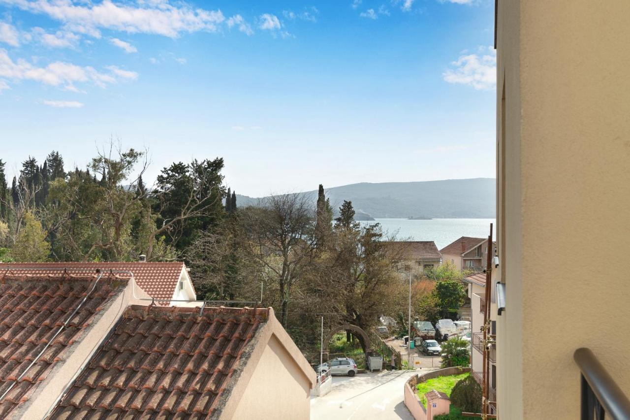 Ell Star Apartment Tivat Exterior photo