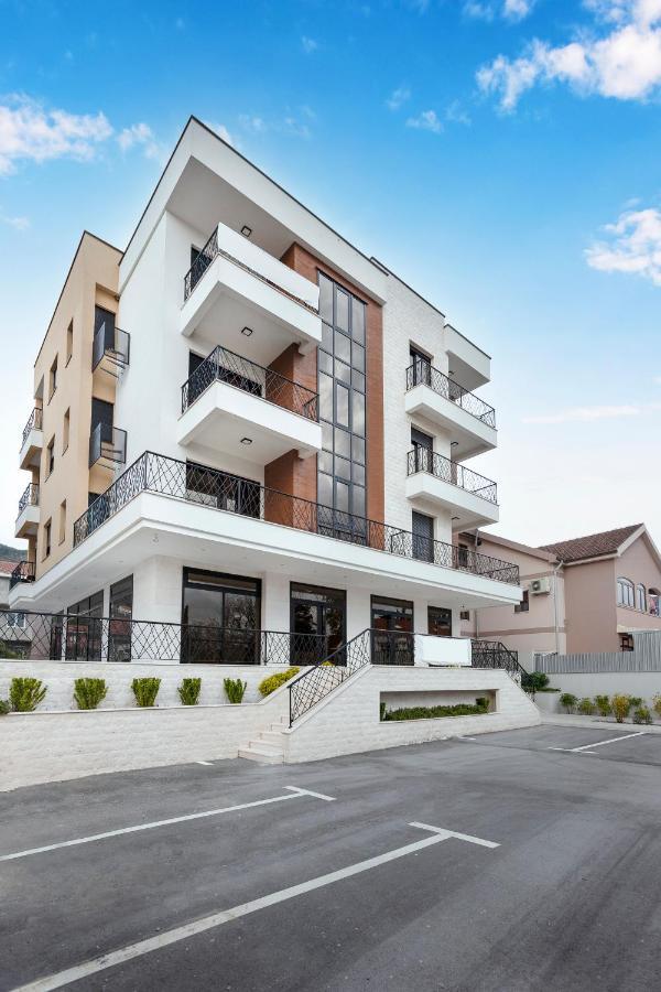 Ell Star Apartment Tivat Exterior photo