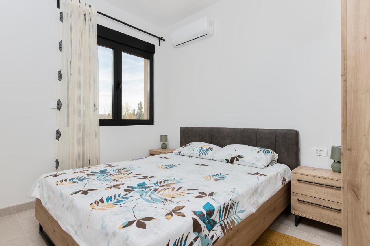 Ell Star Apartment Tivat Exterior photo